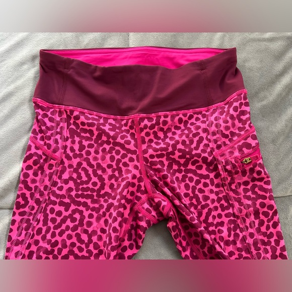 Lululemon 15” Run: Top Speed Crop Pink/Bergundy Polka Dot Print Leggings Size 4 - Picture 6 of 12